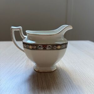 Rare Vintage J&G Meakin England Hanley Footed Sophisticated Creamer